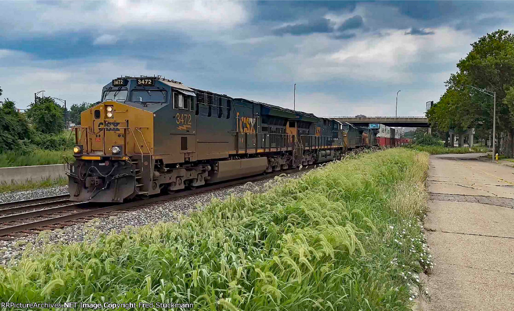 CSX 3472 leads I135.